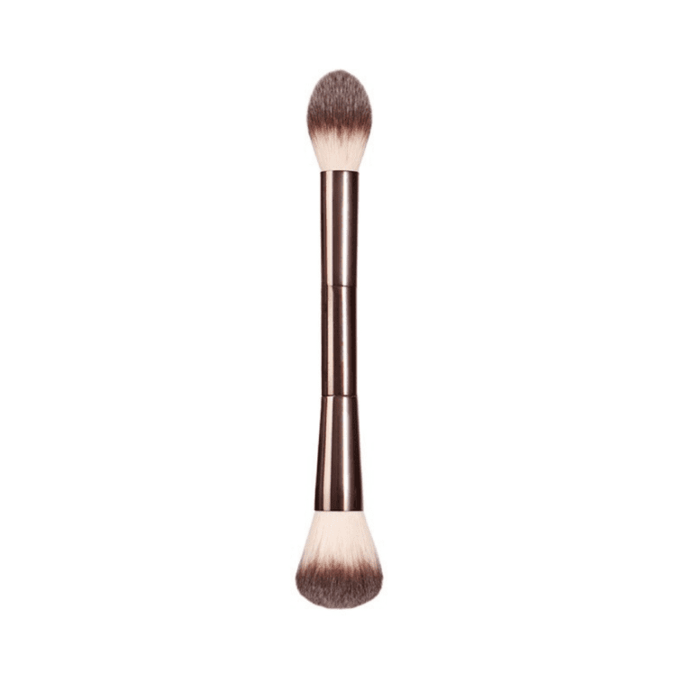 Achieve a flawless finish with this dual-ended makeup brush. Made of soft synthetic fibers and a durable aluminum handle, it’s ideal for applying loose powder and foundation with precision and ease